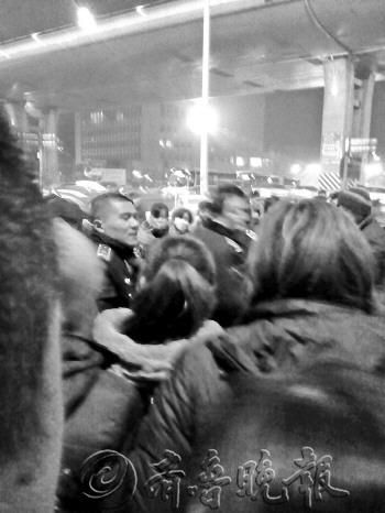 济南一城管局雇人收钱 称