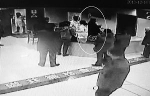 女子因未按时检查大骂护士 丈夫帮其连续扇耳光