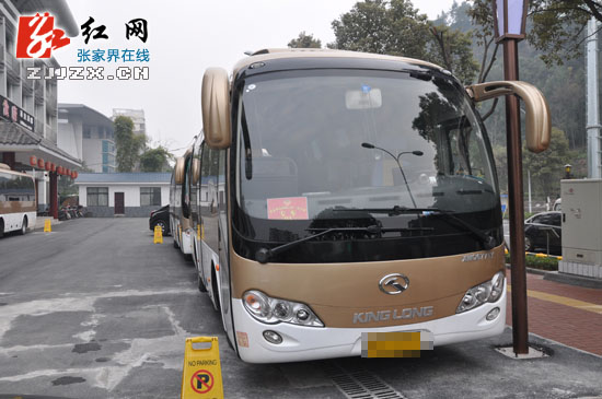 张家界：政协委员报到第一天 新会新气象