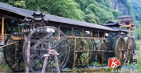 香港摄影家何焕迷恋张家界 32年58次“聚焦”核心景区