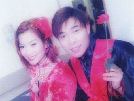 [视频]<em>郑秀文许志安</em>曝巴厘岛秘婚 拒请圈中好友