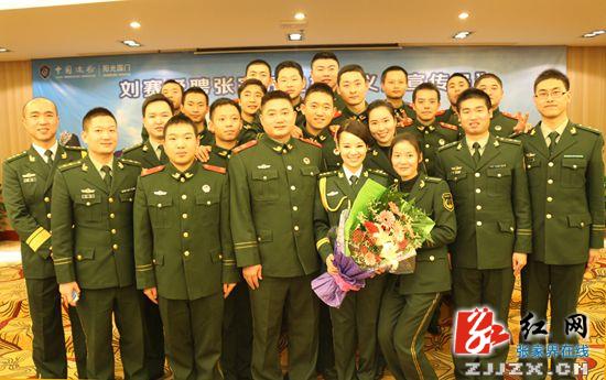 “失明百灵鸟”刘赛担任张家界边检“义务宣传员”
