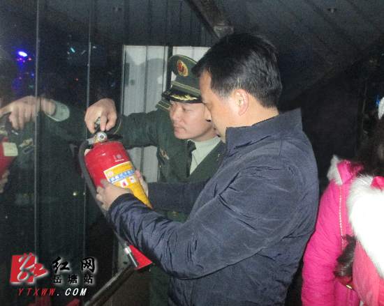 保平安 副区长何建军带队开展“零点”夜查行动