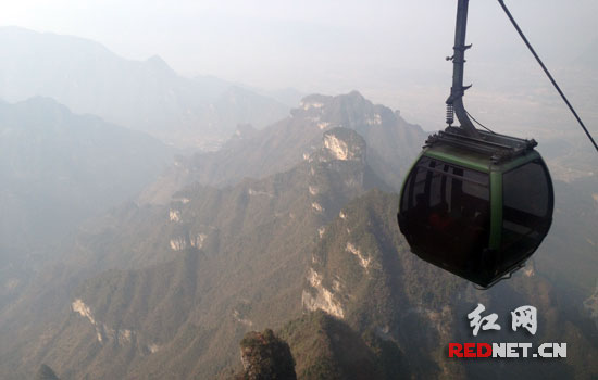 天门山以险峻著称于世。