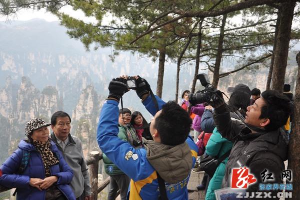 张家界核心景区迎来“世界遗产免费开放周”客流小高峰