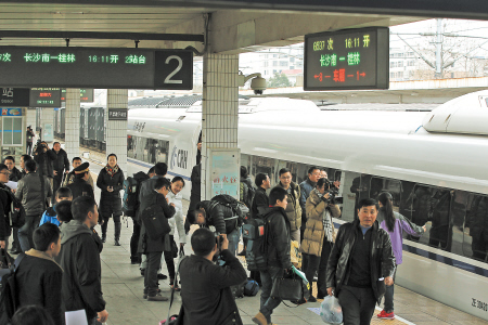 长沙每天三趟高铁去桂林 二等座票价181.5元