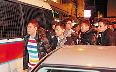 香港警方在尖沙咀拘捕17人。来源 香港《文汇报》