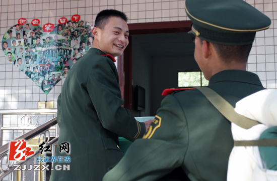 武警张家界市支队喜迎新兵下队(组图)