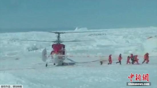 中国直升机成功救出首批12名南极被困乘客