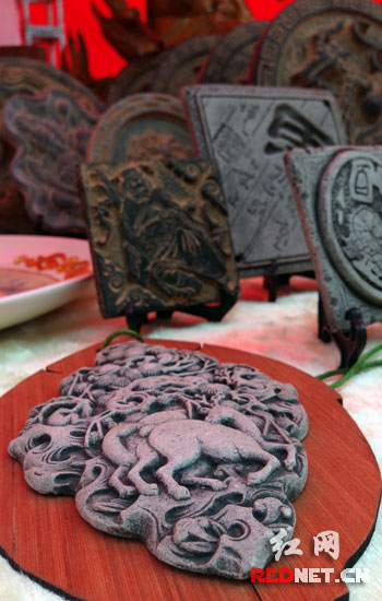 关山海泡石工艺品。