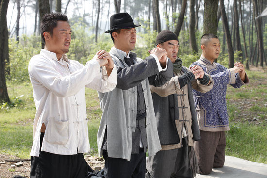 左腾云于震兄弟情深。