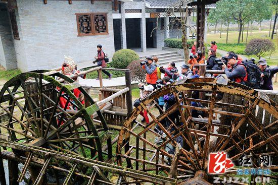 千名摄影师采风张家界 聚焦黄龙洞