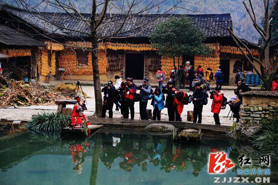 千名摄影师采风张家界 聚焦黄龙洞