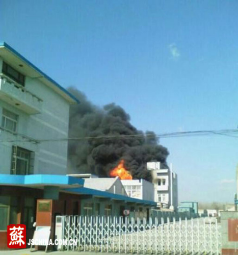 江苏海门一化工厂发生爆炸。