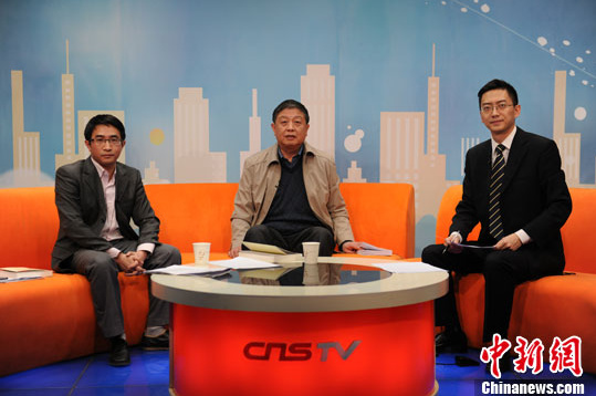 人民出版社常务副社长任超、人民出版社政治编辑一部主任张振明 中新网记者 张龙云摄