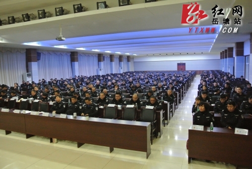 岳塘公安分局组织廉政教育夜校学习