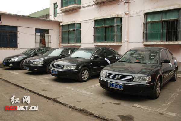湖南省委农村工作部省政府农4台超编车辆集中封存。