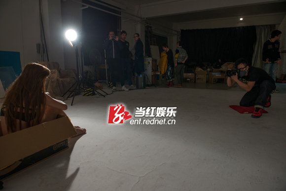 大鹏首次为杂志当摄影师
