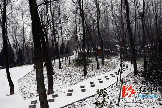 张家界武陵源迎来2014年首场降雪（组图）