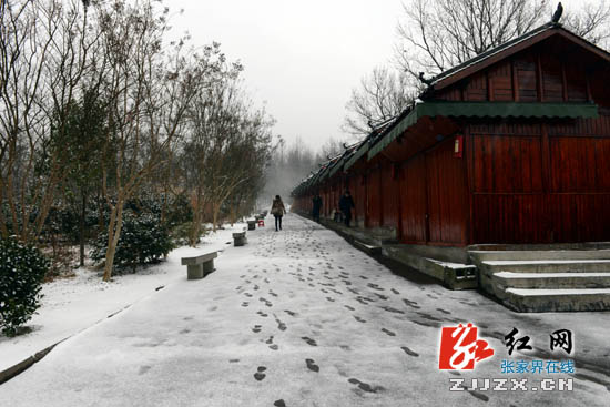 张家界武陵源迎来2014年首场降雪（组图）