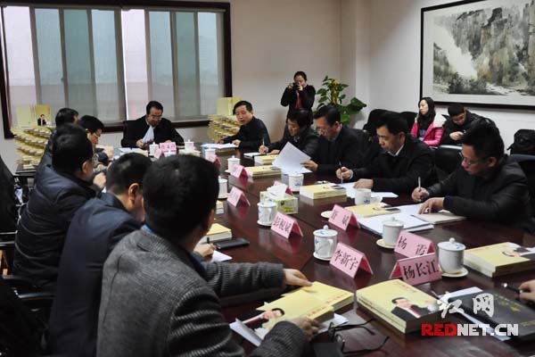1月10日下午，湖南省召开了《文化强国之路》学习座谈会，结合湖南文化改革发展实际，省直宣传文化系统的相关负责人畅谈学习体会以及未来文化改革发展的新思路。