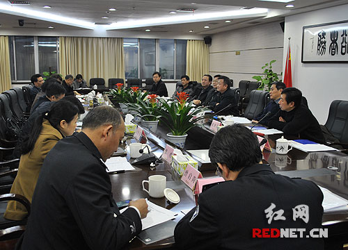湖南省人大常委会副主任谢勇与湖南省司法厅交流座谈。