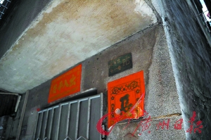 少年们就是被囚在这座出租屋。记者黎旭阳 摄