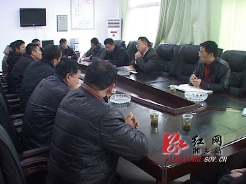 彭瑞林与党代表座谈 龙洞镇.jpg