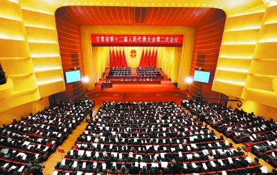　　1月13日上午，省十二届人大二次会议隆重开幕。