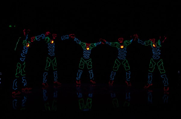 炫酷电光舞开创性展现网络新奇特