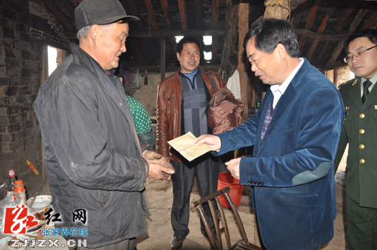 刘绍建深入桑植县空壳树乡石家湾村为贫困户送温暖