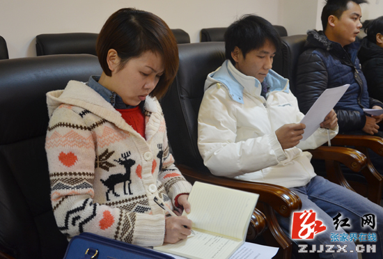 张家界市举行听证会 聚焦烟花爆竹“禁放”