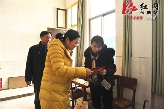 岳塘区启动“为好人圆梦”活动 情暖道德模范