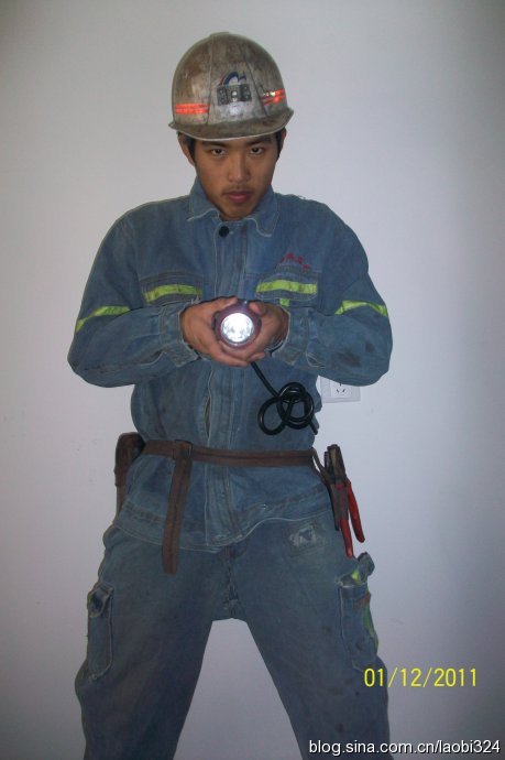 不知不觉中,九古爱上了这身工服