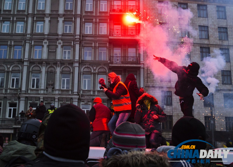 乌克兰首都发生骚乱 抗议者与警察发生激烈冲突