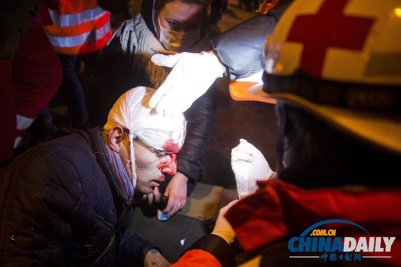 乌克兰首都发生骚乱 抗议者与警察发生激烈冲突