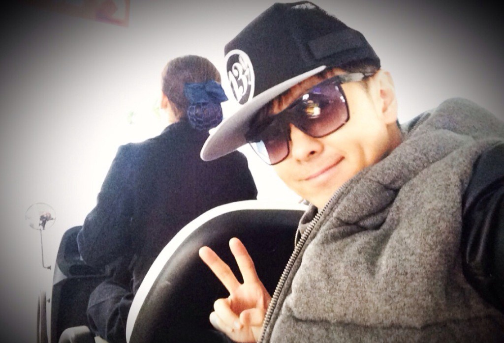 林志颖戴黑超现身机场 偷拍空姐背影(图)- Mi