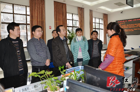 省社会救助绩效考评评估组到岳塘区考核检查