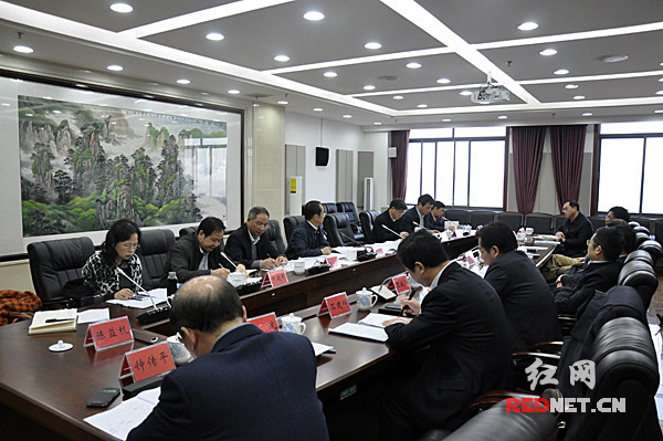 1月22日，湖南省委党的群众路线教育实践活动专项治理领导小组第三次会议在长沙召开。