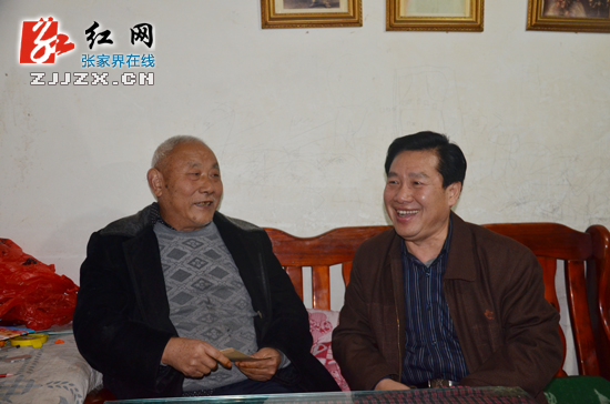 杜芳禄深入永康社区积极开展“四走四问”活动