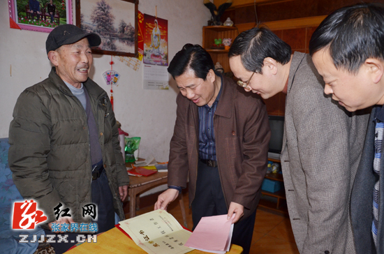 杜芳禄深入永康社区积极开展“四走四问”活动