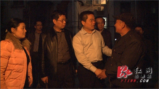 爱心不断“档” 王永红利用下班时间慰问特困党员