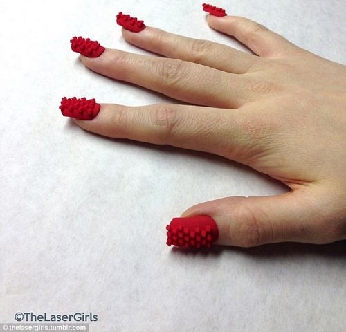 艺术家打印出“3D指甲”夸张美甲一印就有（图）