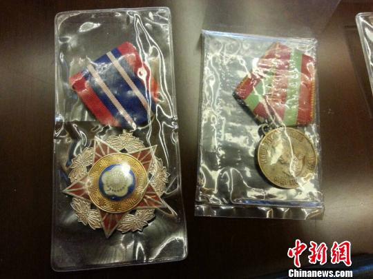 抗日战争胜利题材勋章　卢辉　摄