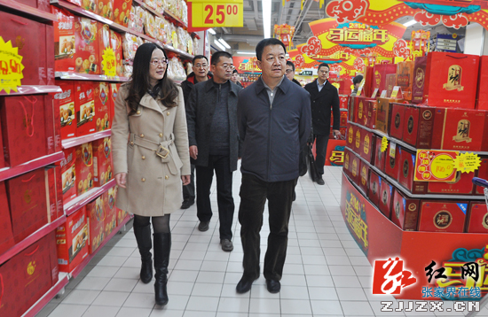 程丹峰深入张家界市中心城区检查春节市场供应工作