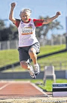 94岁老奶奶能跑能跳老当益壮保持26项世界纪录