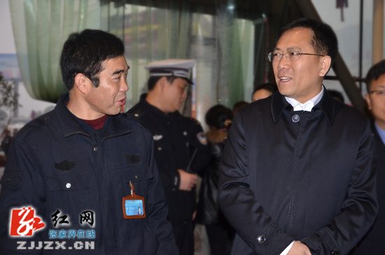 【警视窗】春节前夕 胡志文现场检查春运安全工作