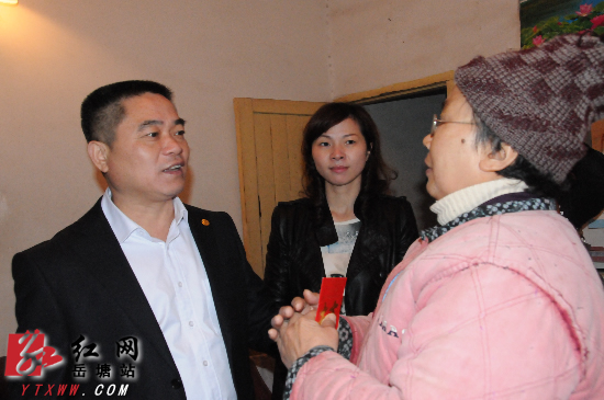 春节即将到来 王永红到滴水埠街道慰问困难群众