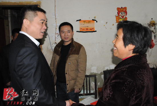 春节即将到来 王永红到滴水埠街道慰问困难群众