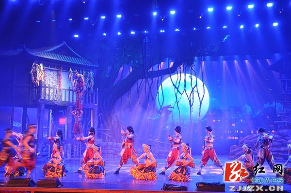 【欢乐春节】张家界魅力湘西马年首场演出受青睐